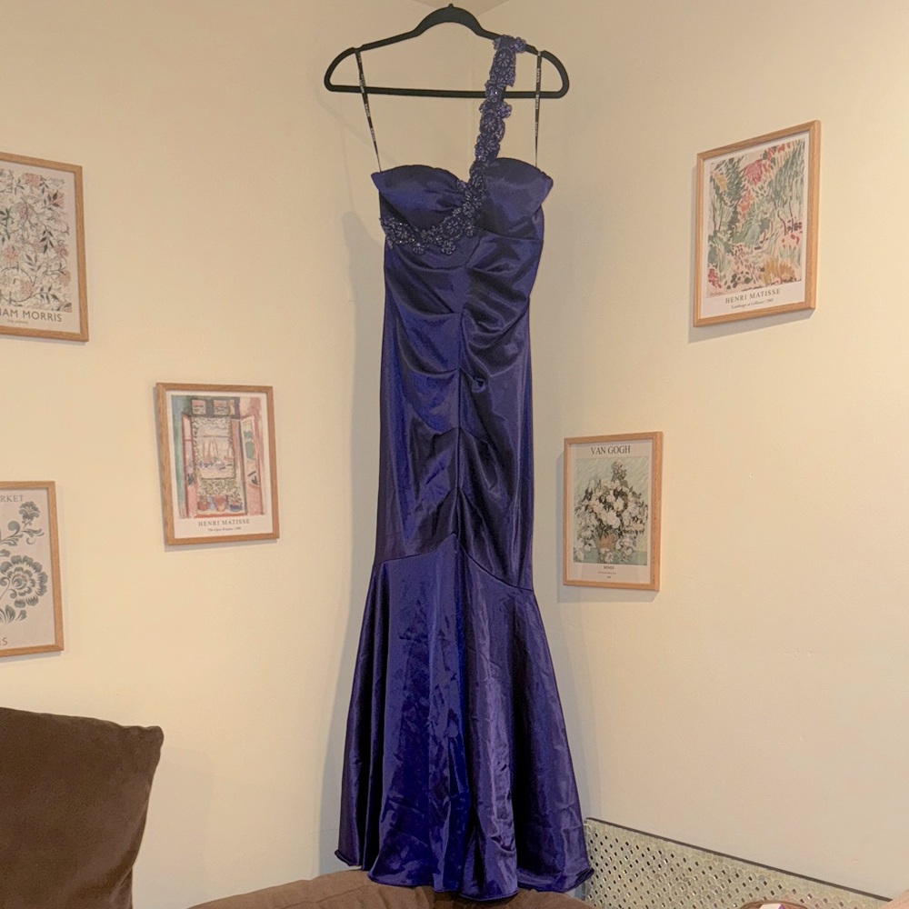 Elegant One-Shoulder Evening Dress Mermaid Tail Size 8